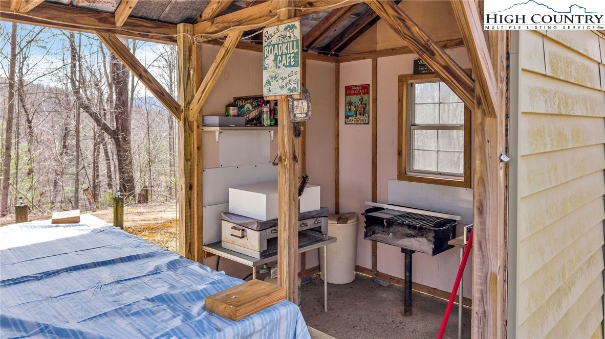 Image number 20 for the current listing