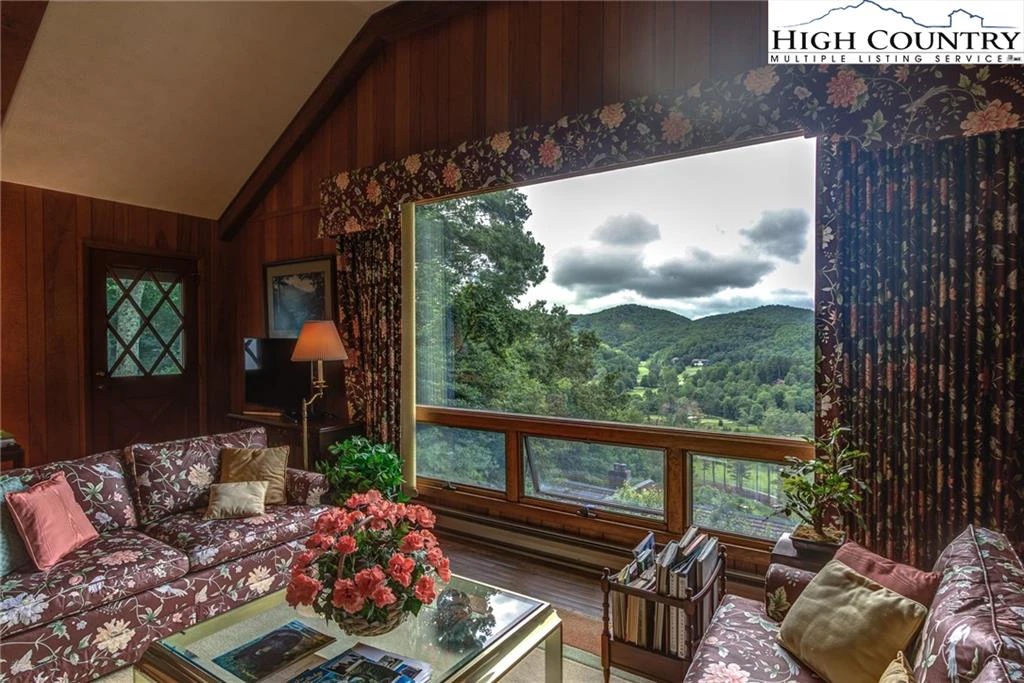 Image number 1 for the current listing