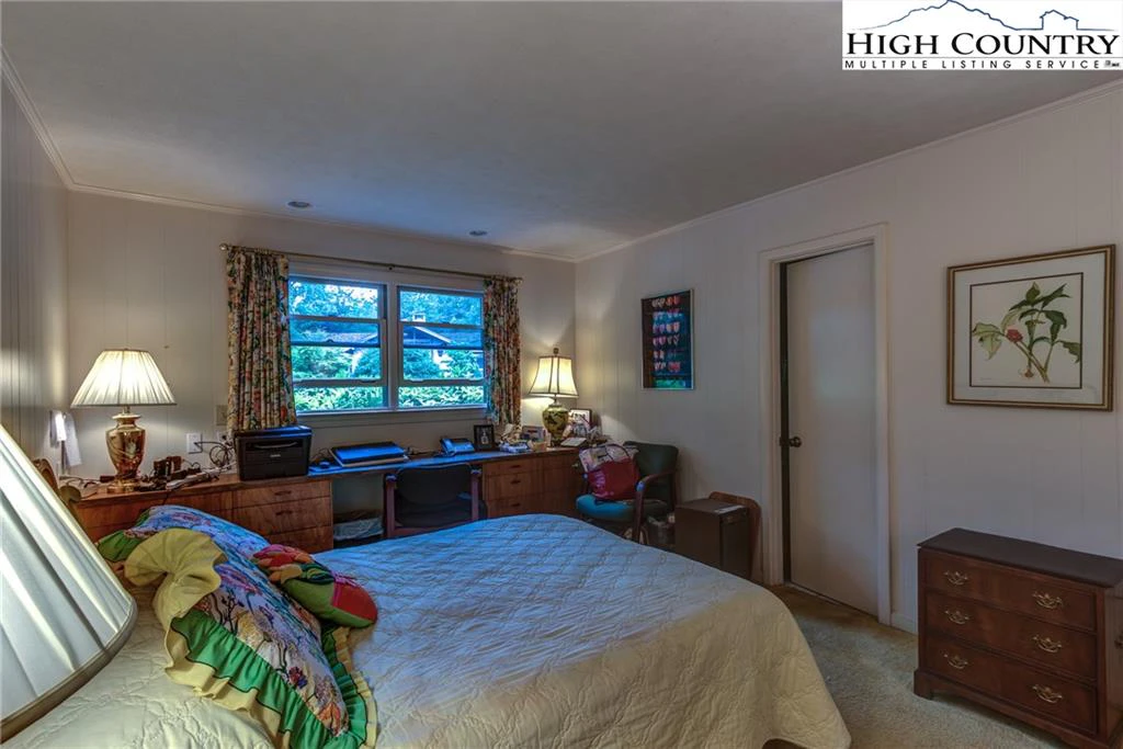 Image number 11 for the current listing