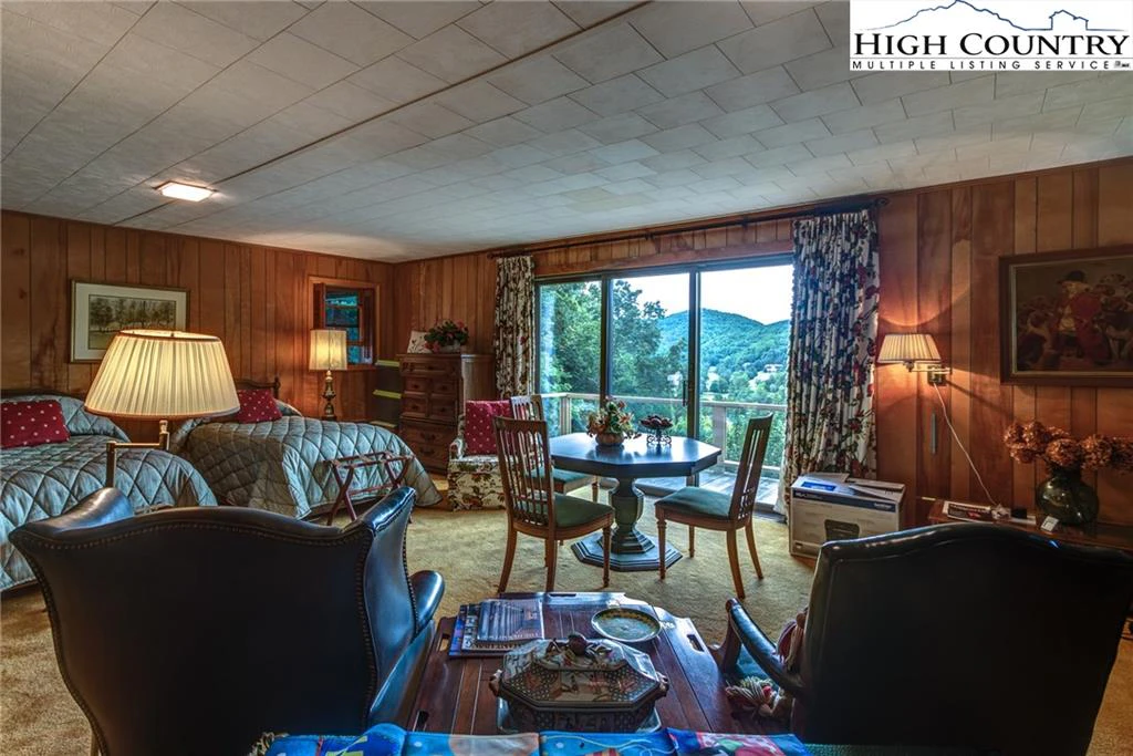 Image number 14 for the current listing
