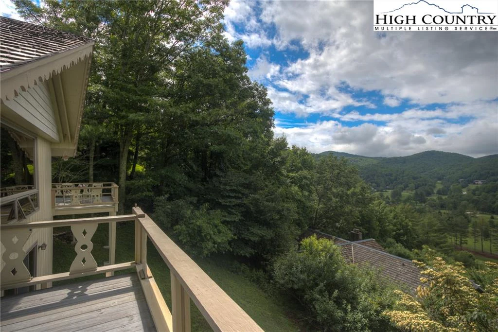 Image number 15 for the current listing