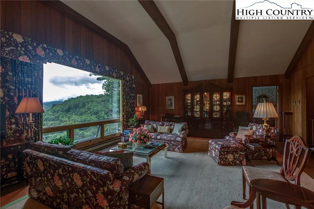 Image number 8 for the current listing