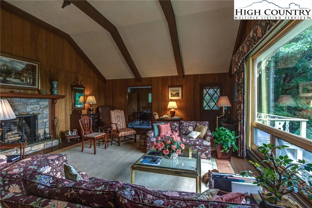 Image number 9 for the current listing