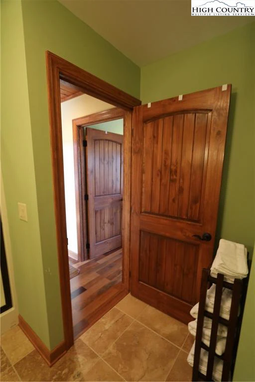Image number 7 for the current listing