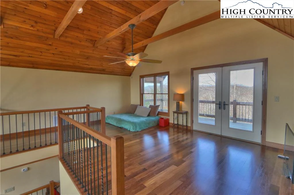 Image number 8 for the current listing