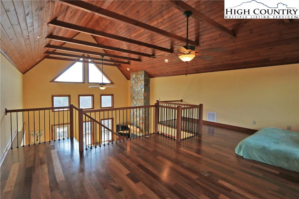 Image number 9 for the current listing