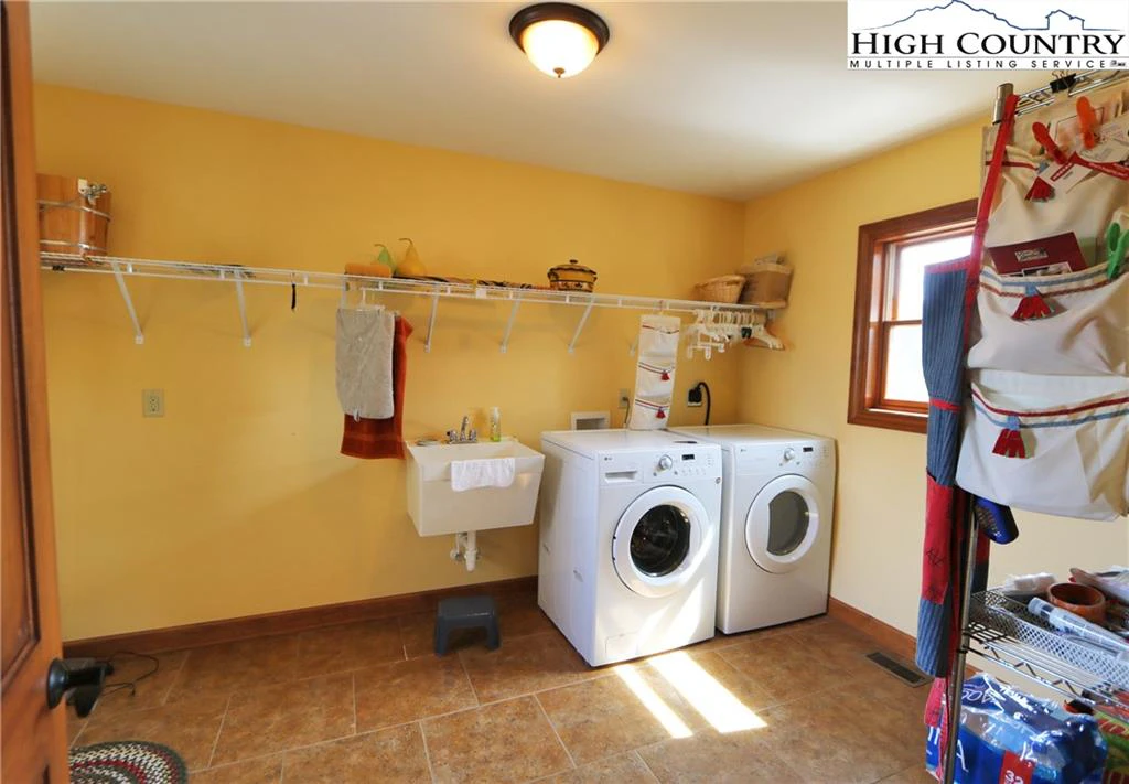 Image number 2 for the current listing