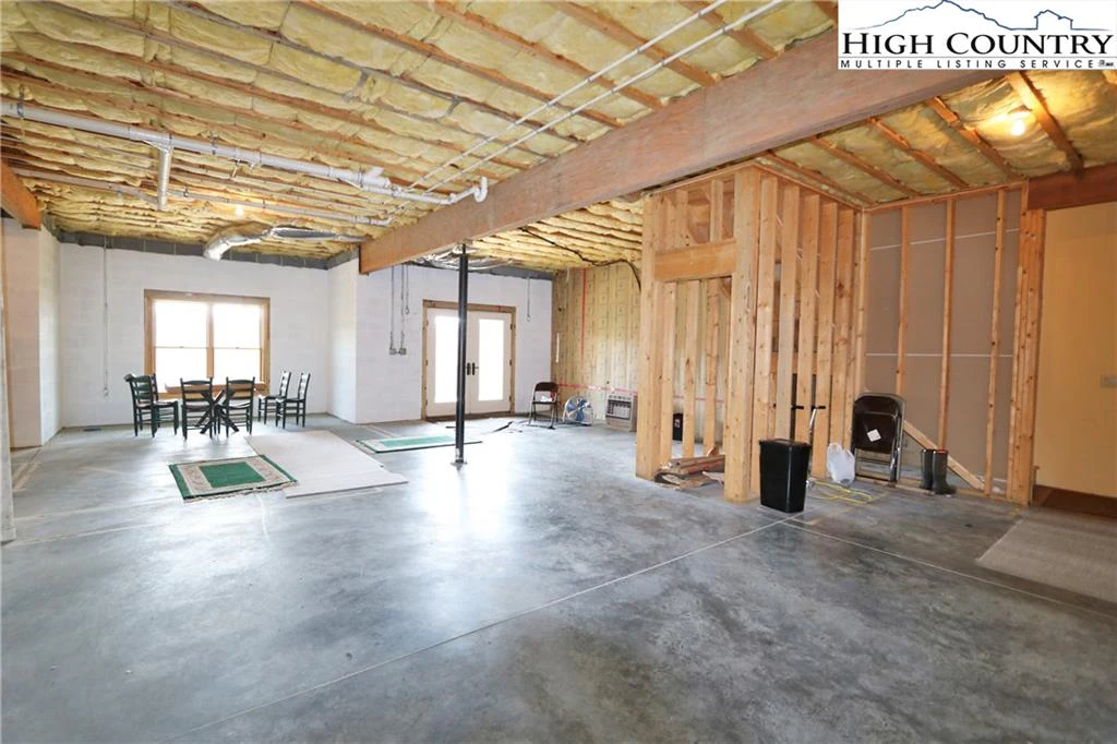 Image number 14 for the current listing
