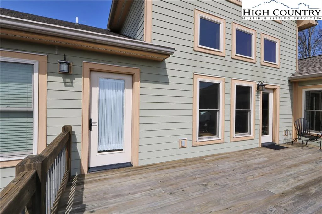 Image number 17 for the current listing