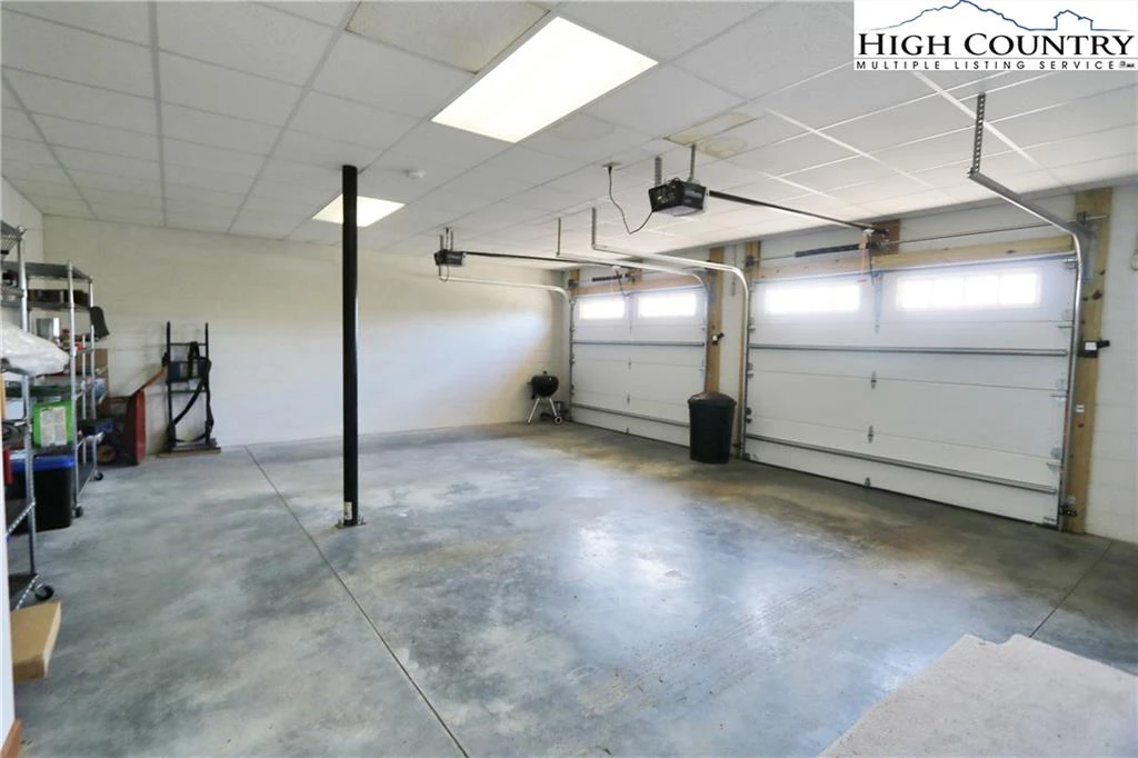 Image number 19 for the current listing