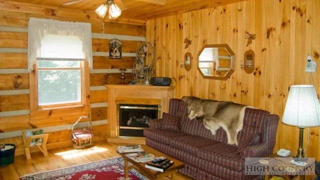 Image number 13 for the current listing