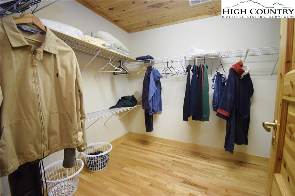 Image number 5 for the current listing
