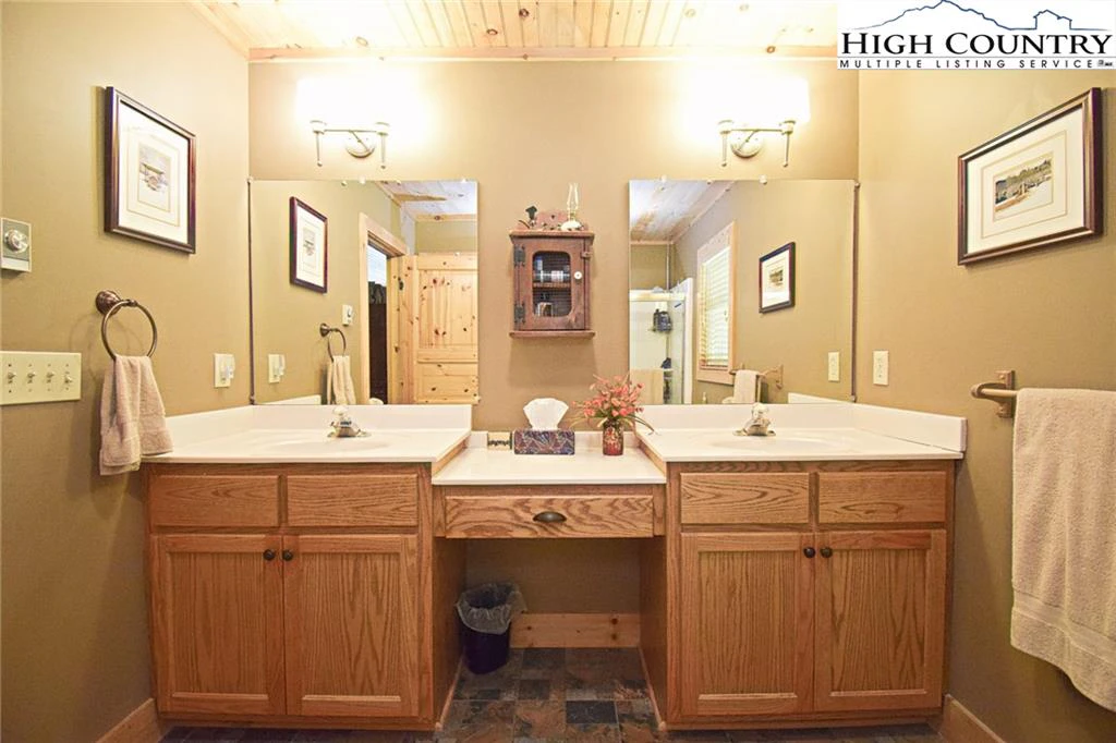 Image number 7 for the current listing