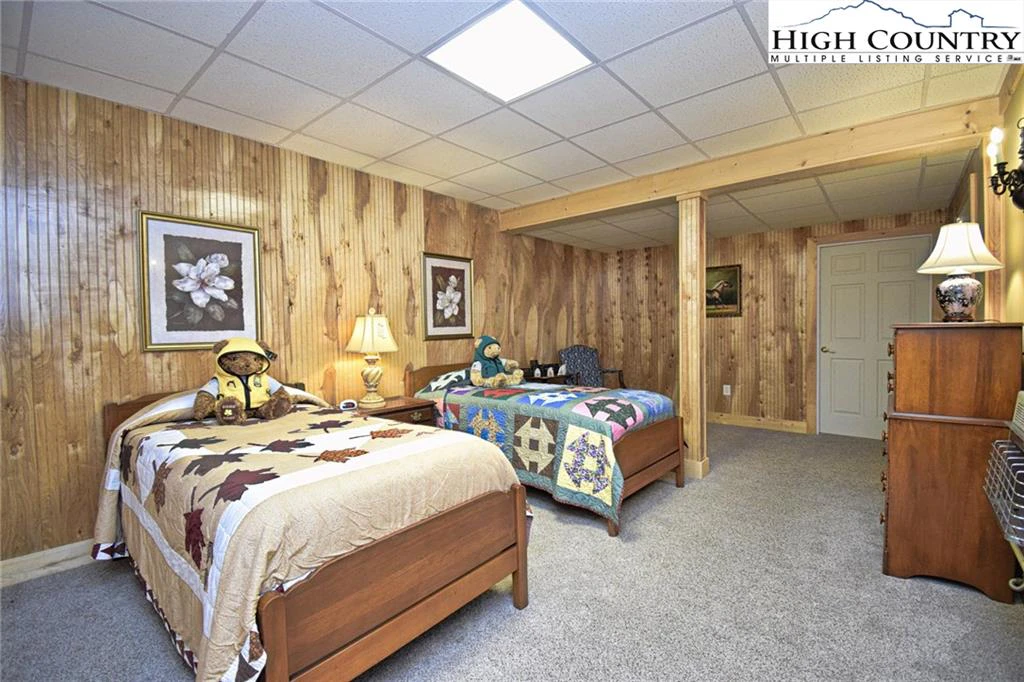 Image number 9 for the current listing