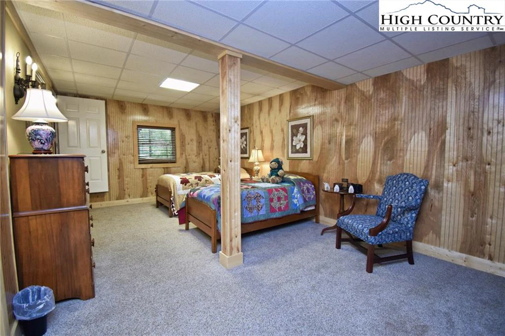 Image number 10 for the current listing