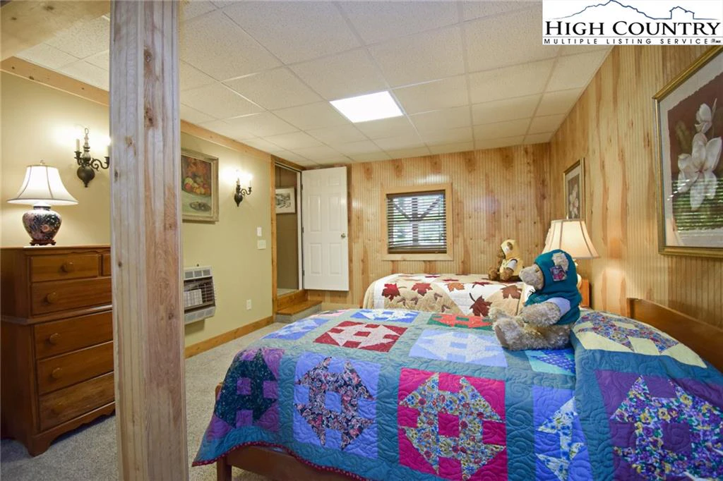 Image number 11 for the current listing