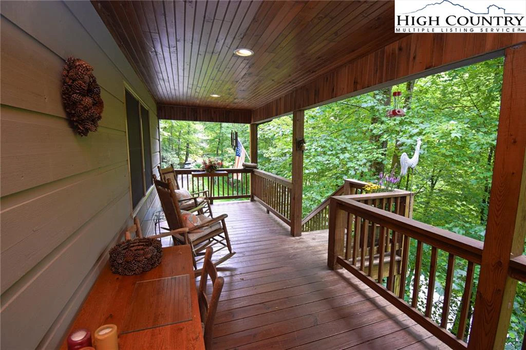 Image number 16 for the current listing