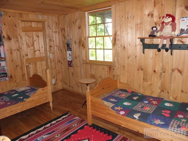 Image number 17 for the current listing