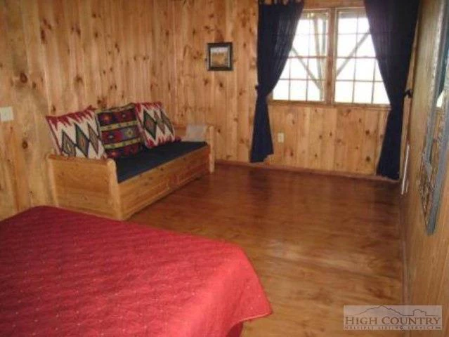 Image number 12 for the current listing
