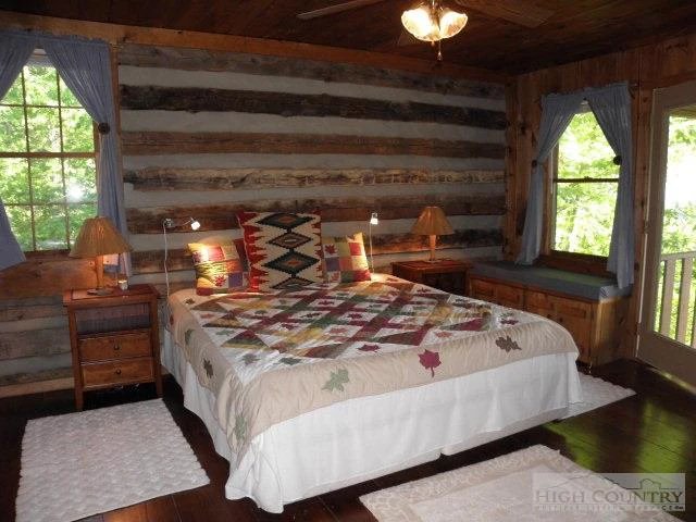 Image number 3 for the current listing