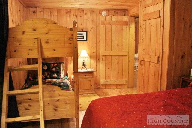 Image number 5 for the current listing