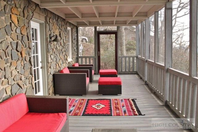 Image number 9 for the current listing