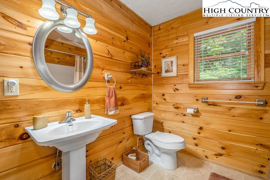 Image number 4 for the current listing