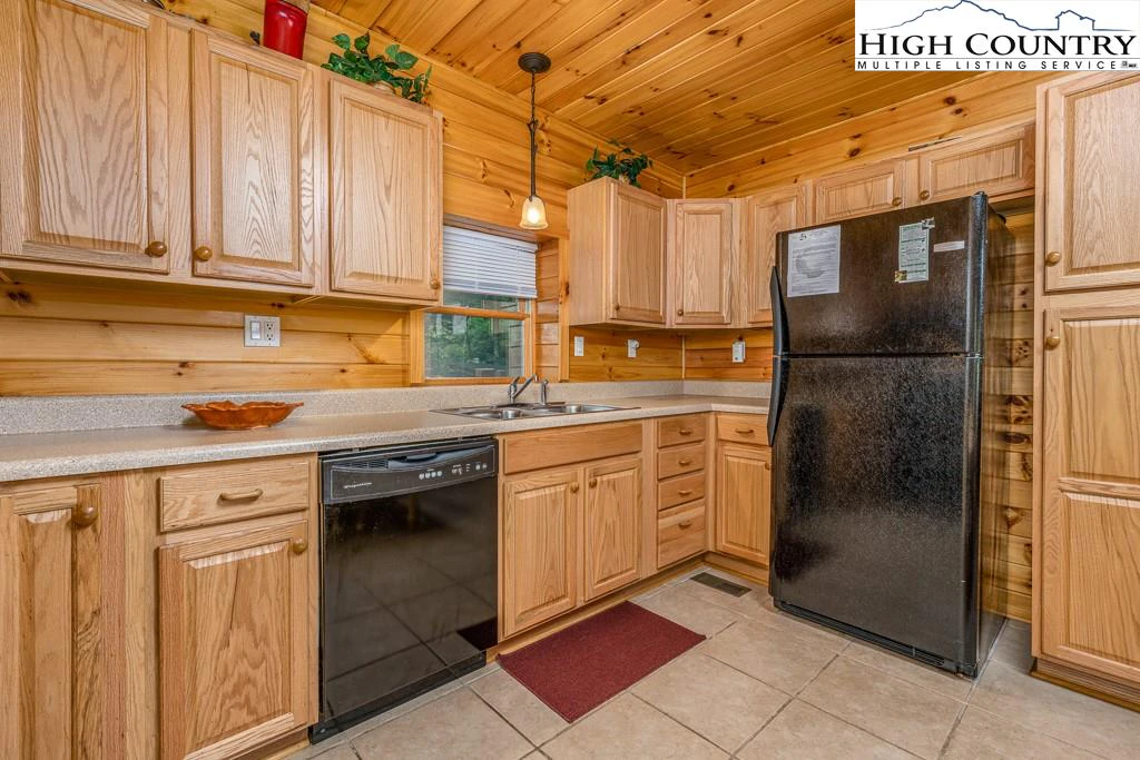 Image number 11 for the current listing