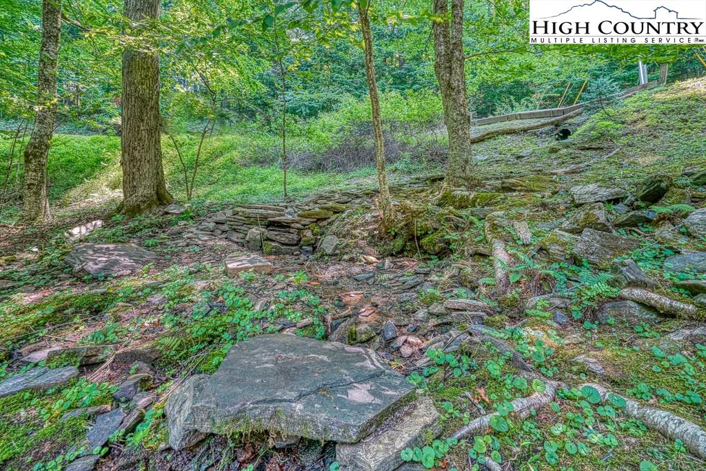 Image number 19 for the current listing