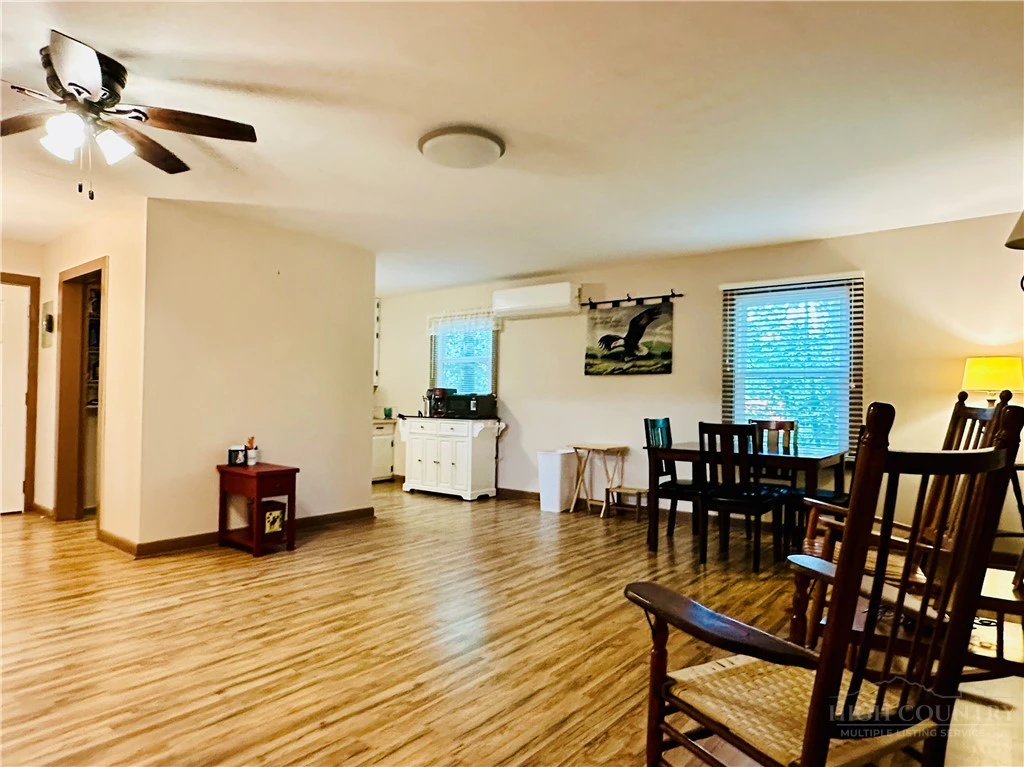 Image number 2 for the current listing