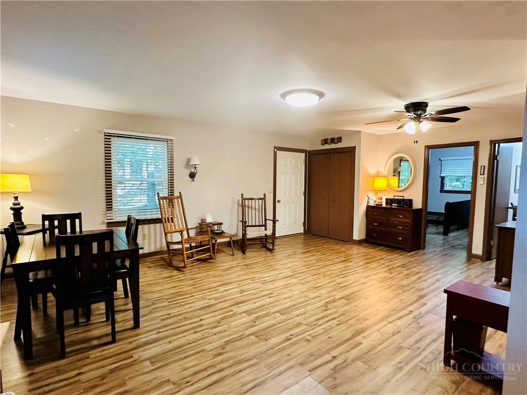 Image number 3 for the current listing