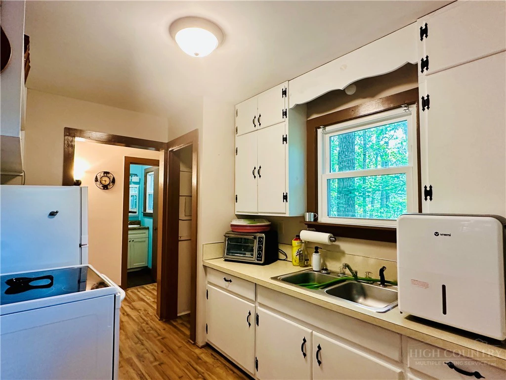 Image number 6 for the current listing