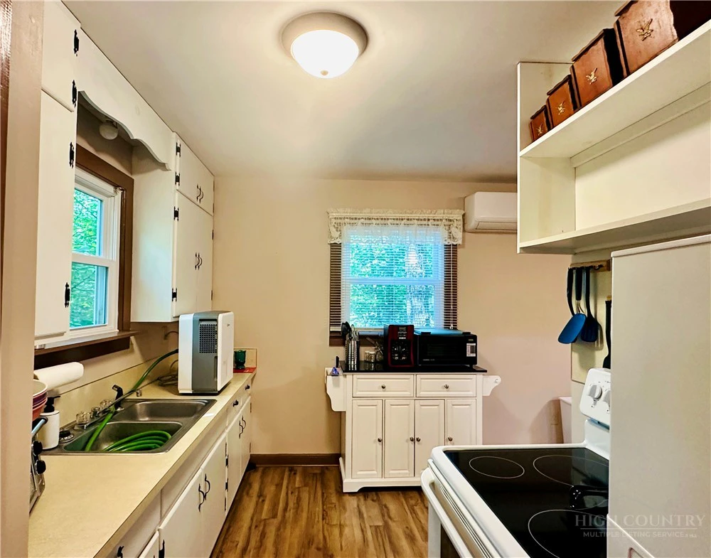 Image number 7 for the current listing