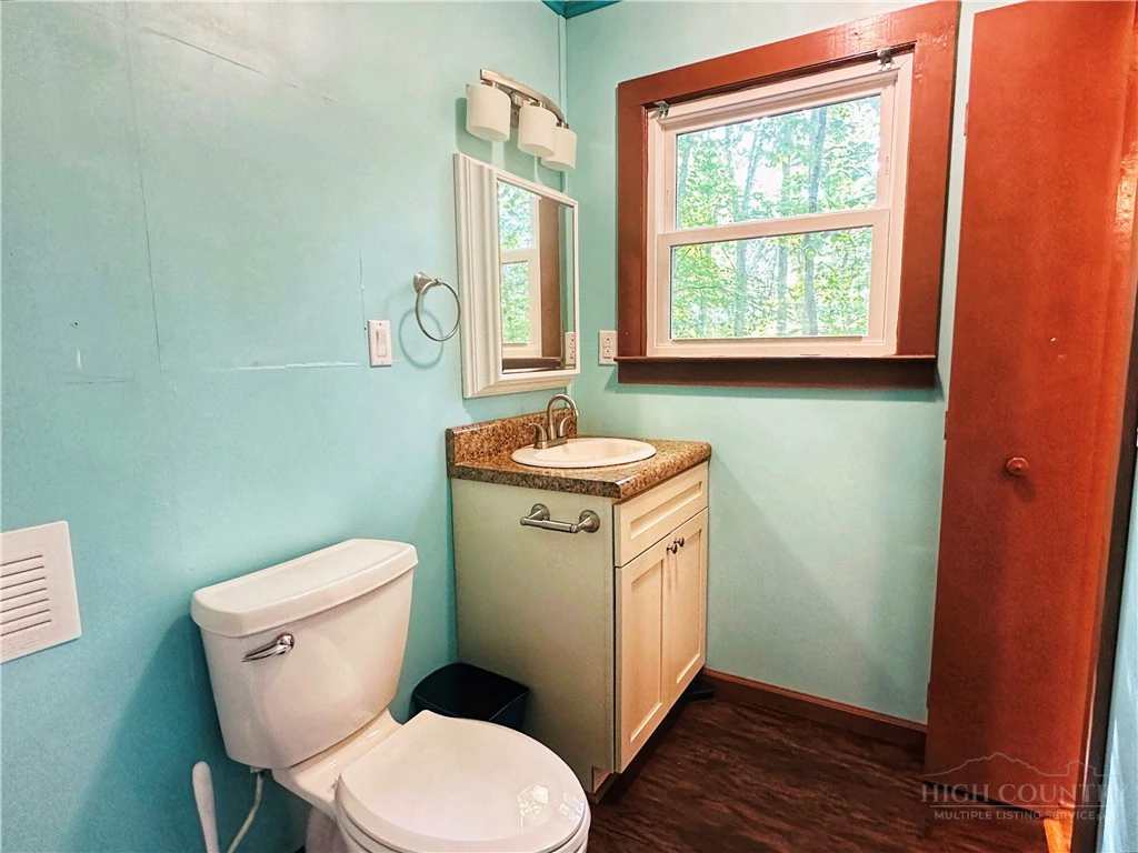 Image number 10 for the current listing