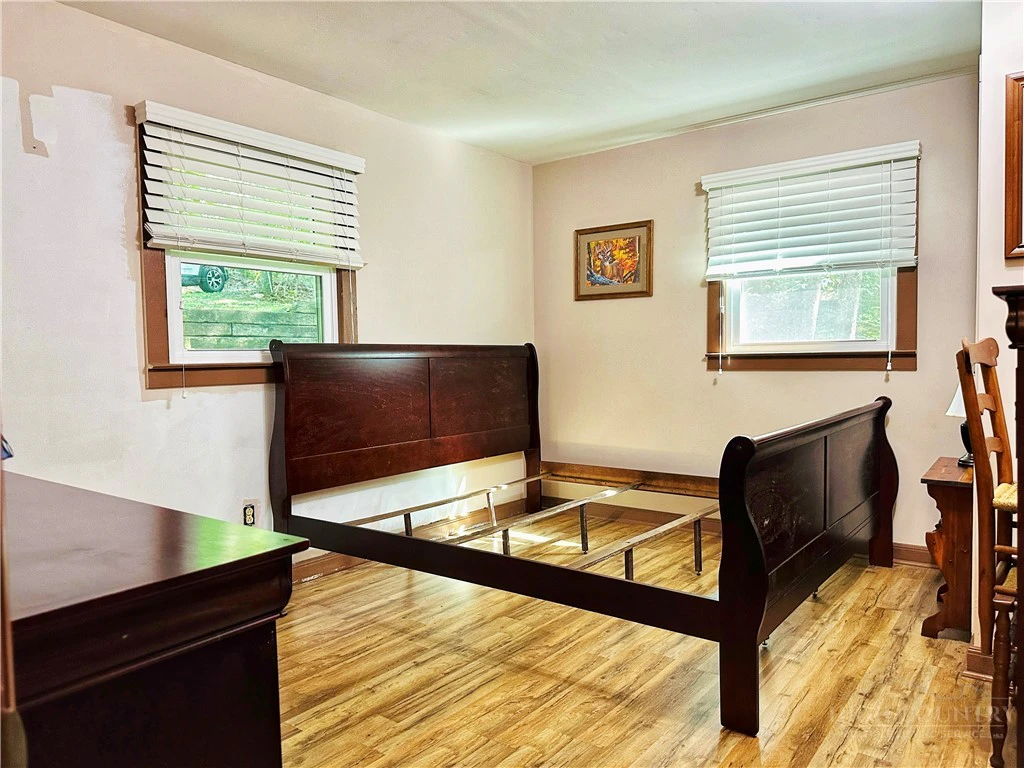 Image number 11 for the current listing