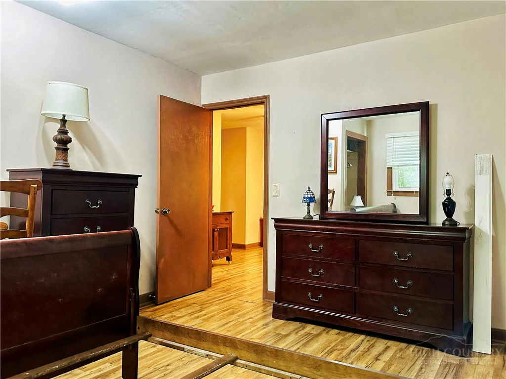 Image number 12 for the current listing