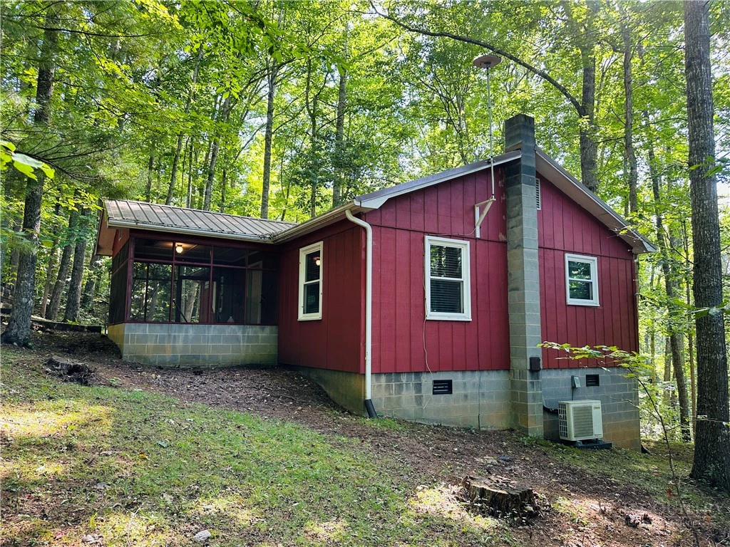 Image number 17 for the current listing