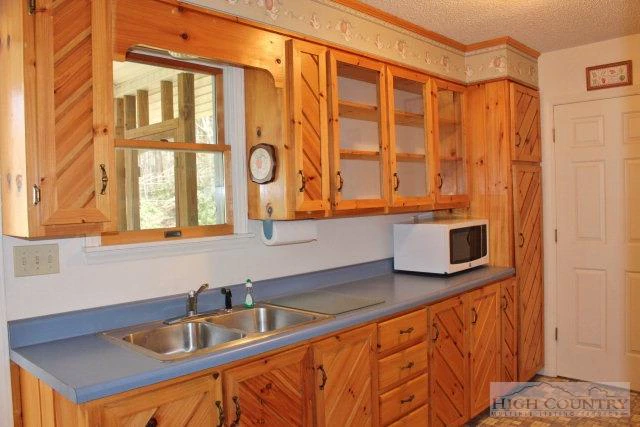 Image number 8 for the current listing
