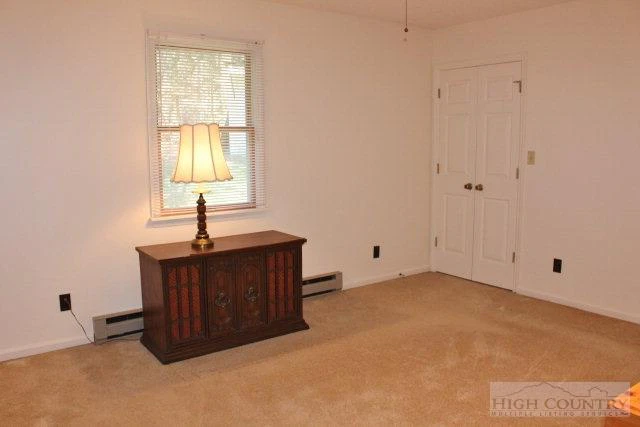 Image number 3 for the current listing