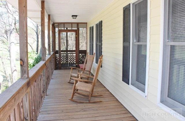 Image number 11 for the current listing