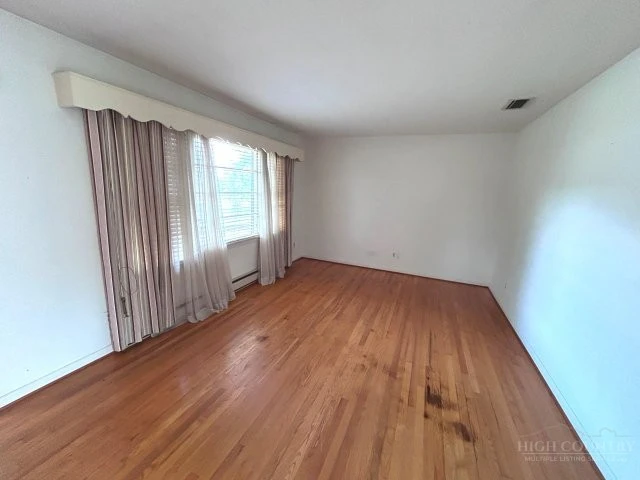 Image number 2 for the current listing