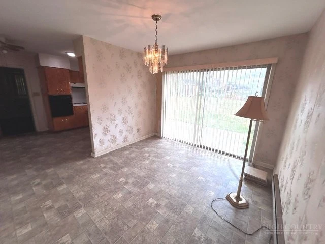 Image number 4 for the current listing