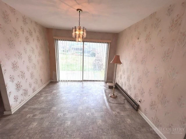 Image number 5 for the current listing