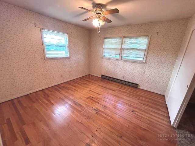 Image number 13 for the current listing