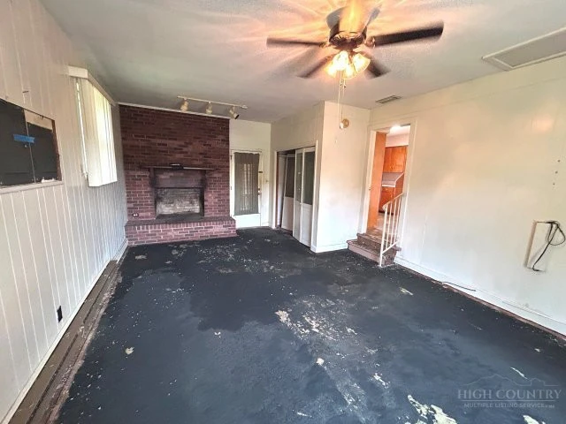 Image number 17 for the current listing