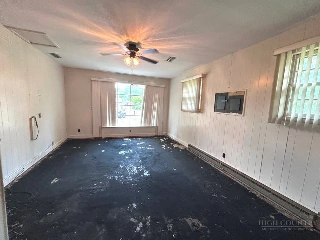 Image number 18 for the current listing