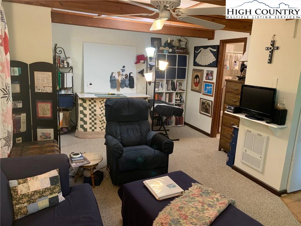 Image number 11 for the current listing