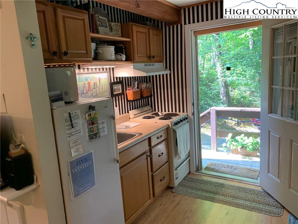 Image number 15 for the current listing