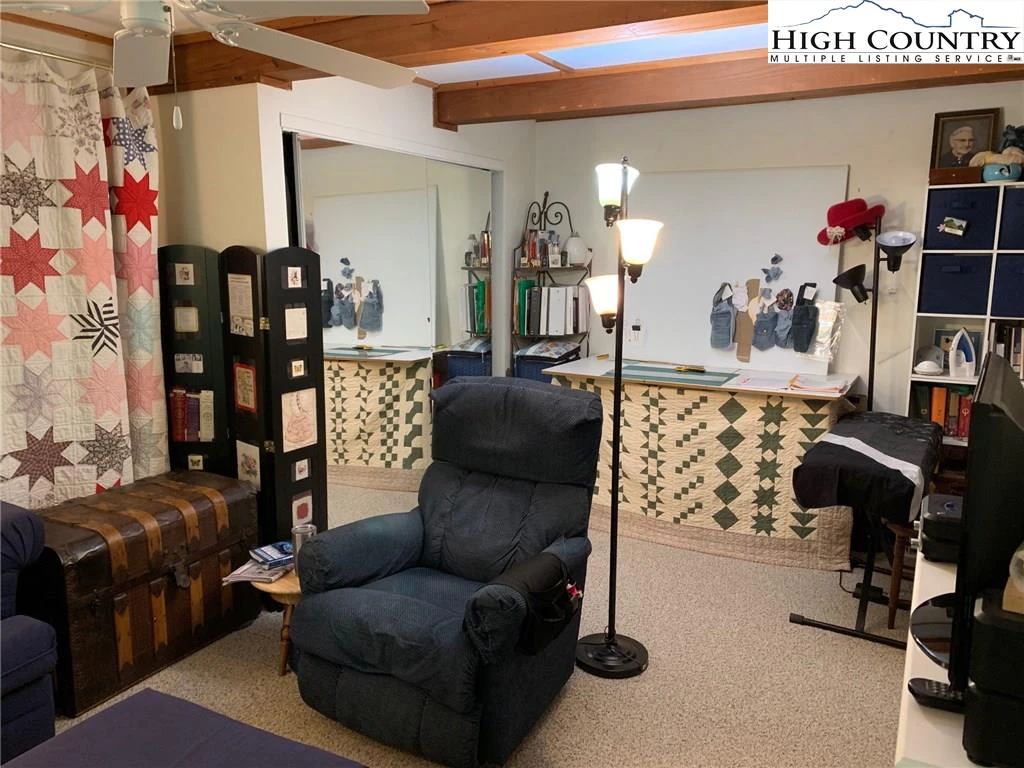 Image number 2 for the current listing