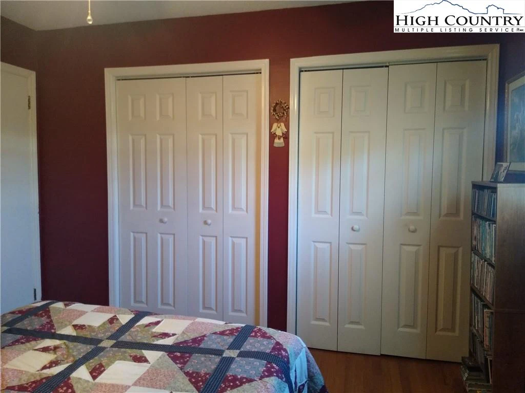 Image number 18 for the current listing